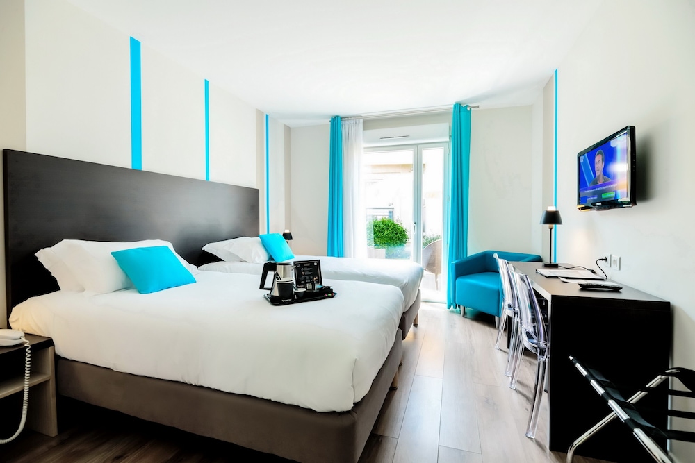 Hotel Le Mas Du Golf 28/77