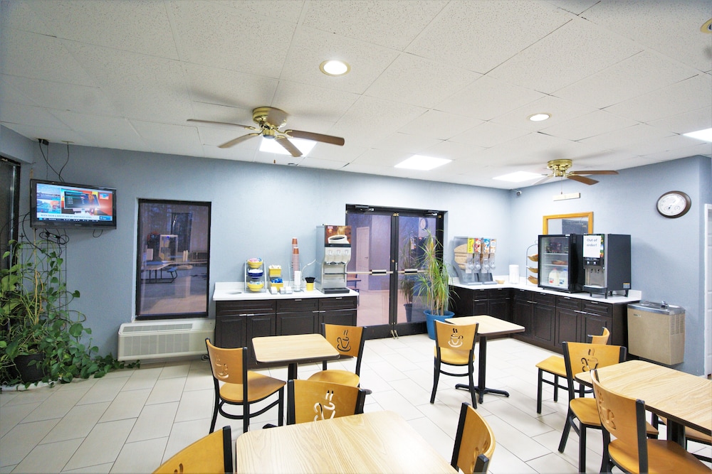 Columbus Inn and Suites 16/28