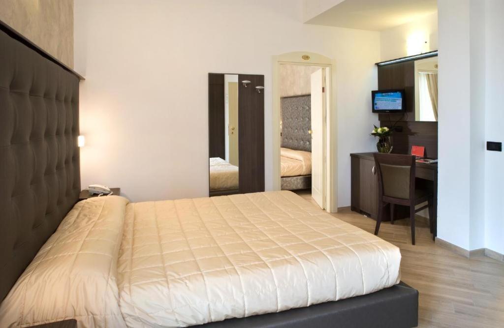 EXCLUSIVE, SUITE