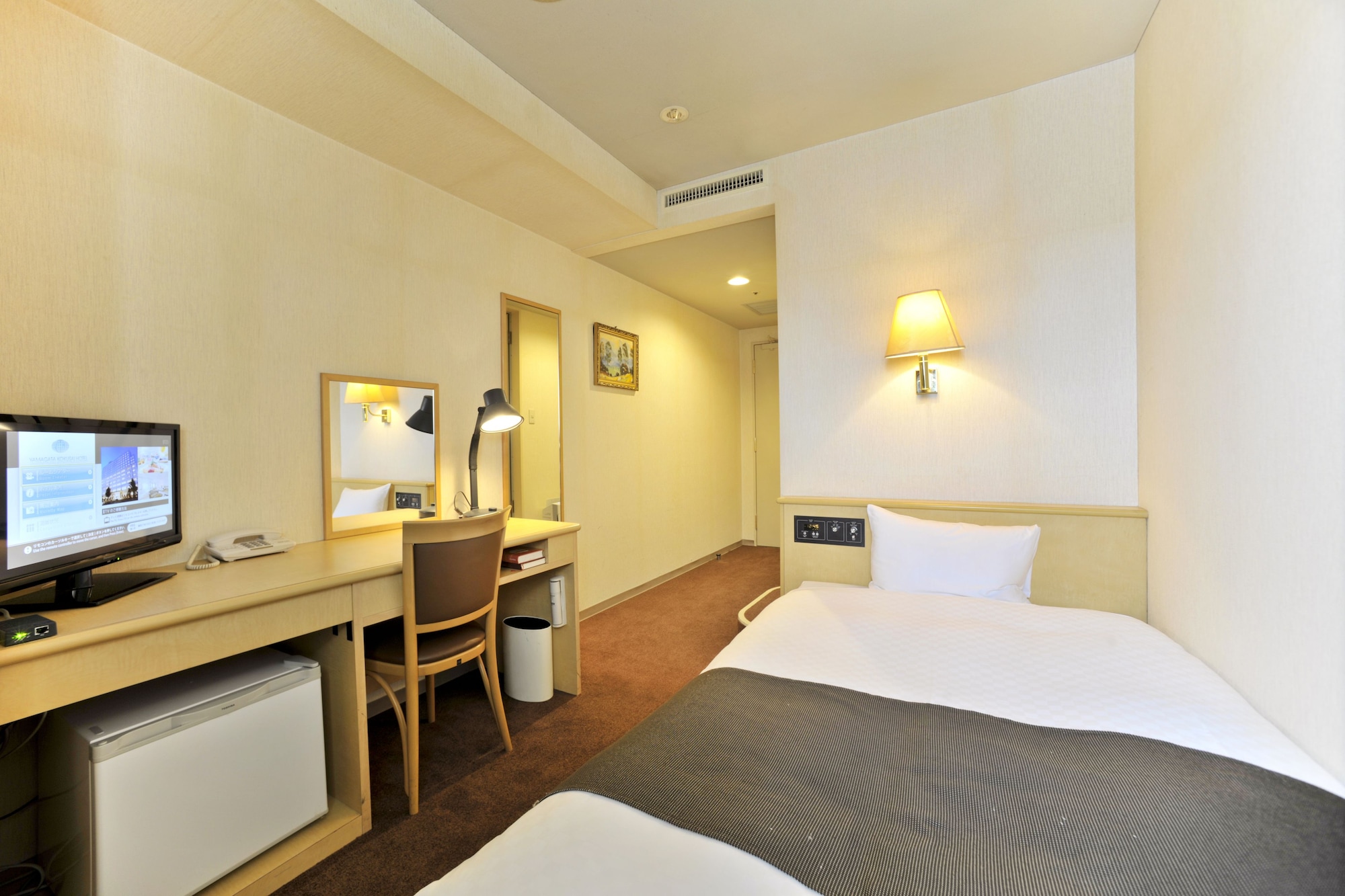 ROOM, SINGLE