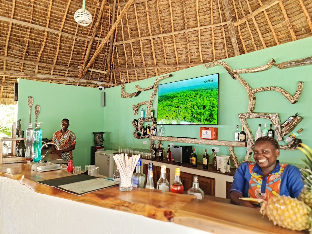 Paradise Beach Resort 10/50