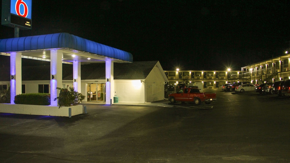 Motel6 Fayetteville, AR secondary