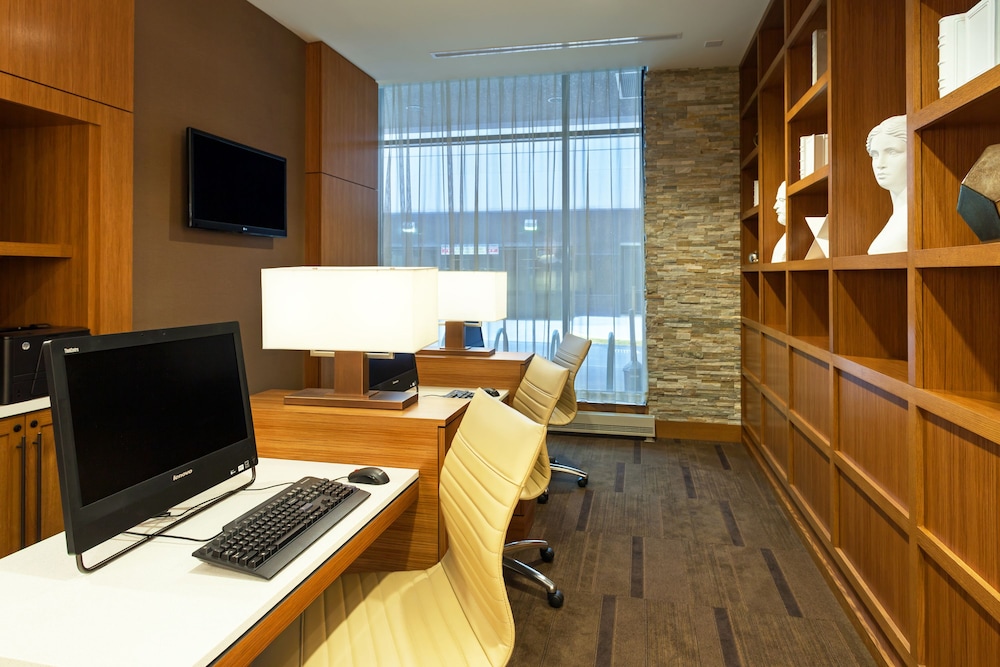 Hyatt Place Bloomington 34/64