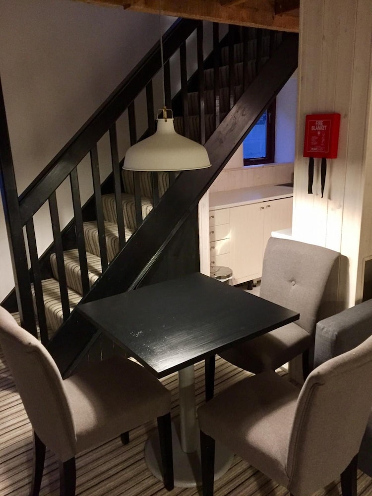 manorhaus Llangollen 41/50