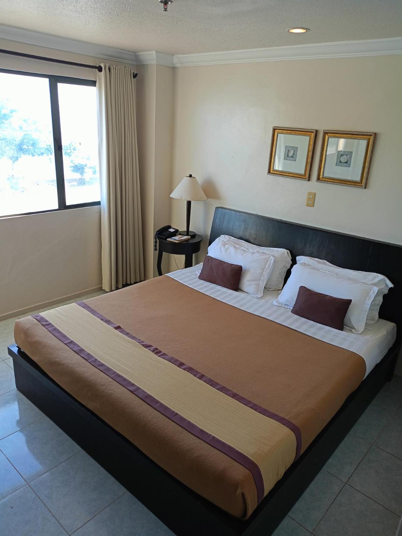 Hotel Tavern Surigao 19/57
