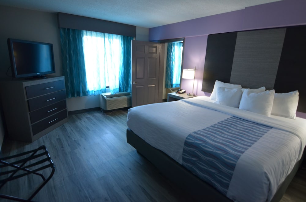 La Quinta Inn Suites Clarksville 12/59