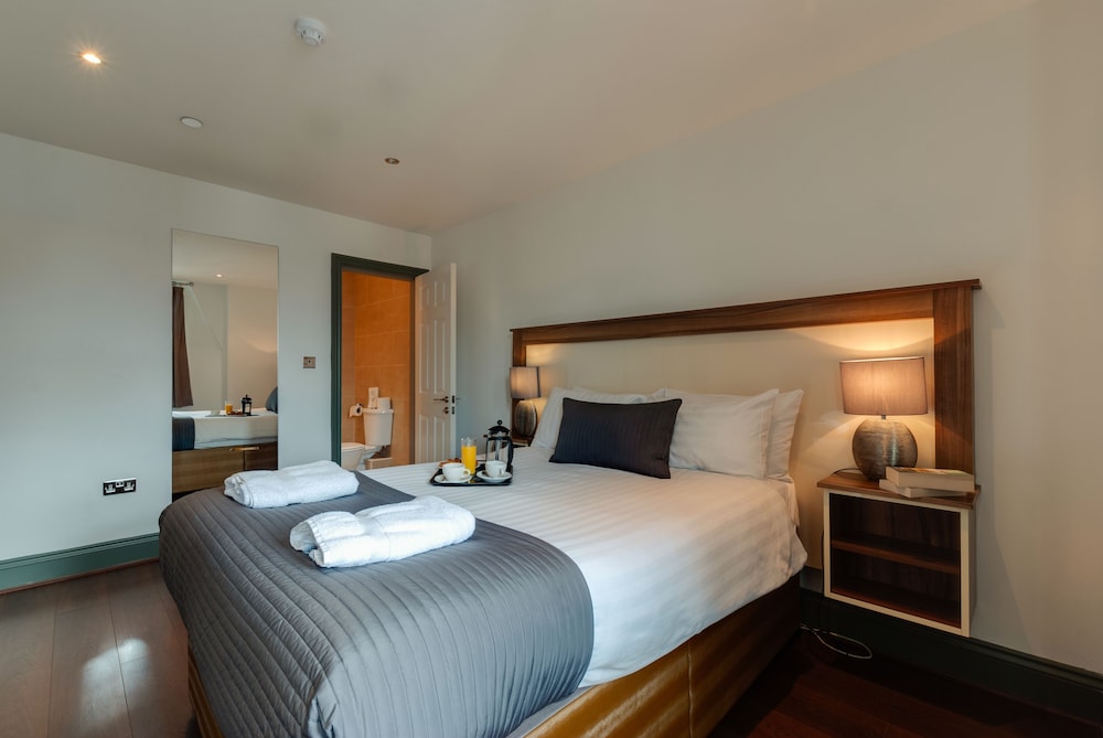 Base Serviced Apartments - Sir Thomas Street 7/57