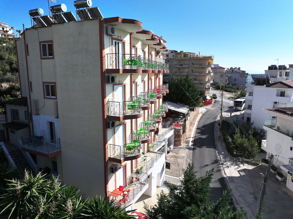 Melsi Apartments 4/50