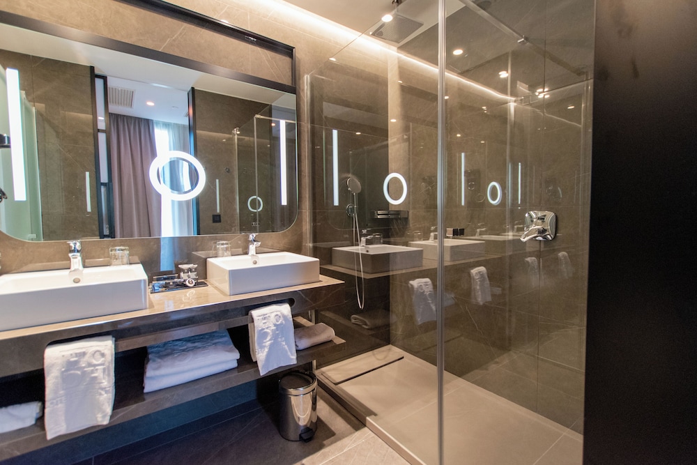 Giralda Center Hotel 40/40