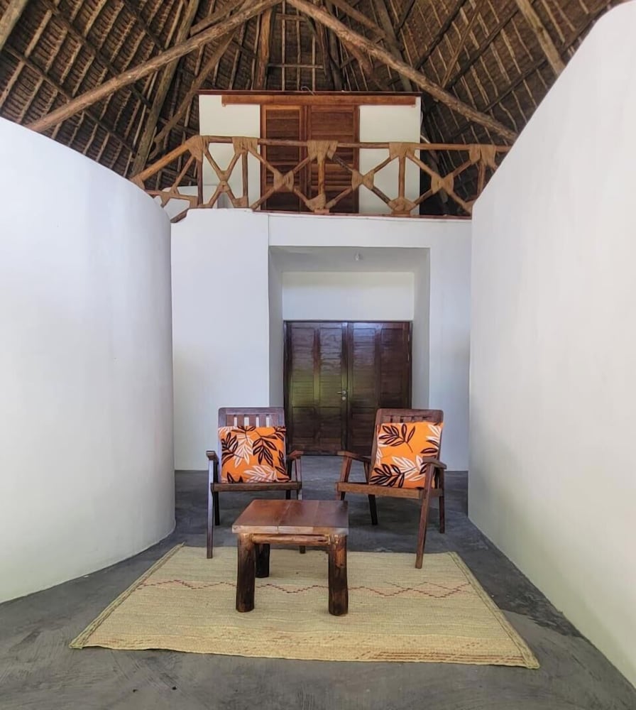 Unguja Lodge 23/50