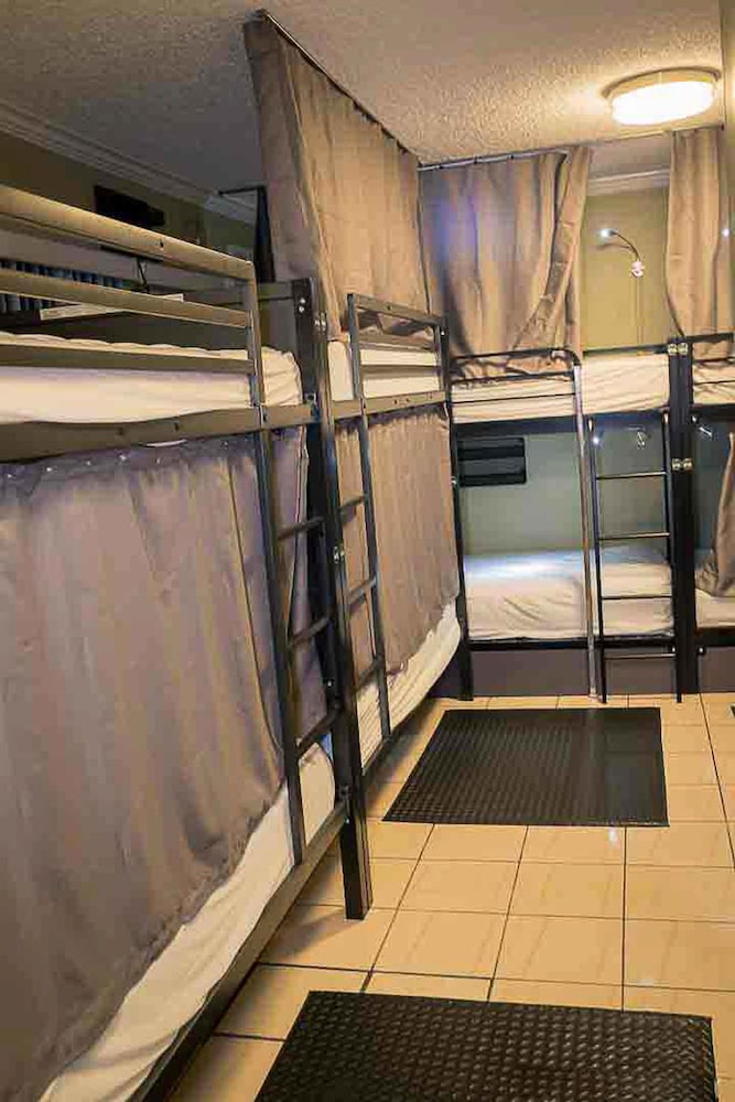 Sheridan Hostel 29/50