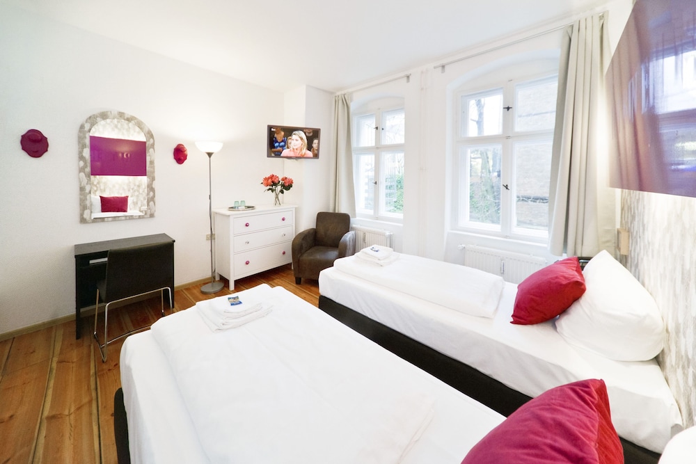 PLUS, DOUBLE BED