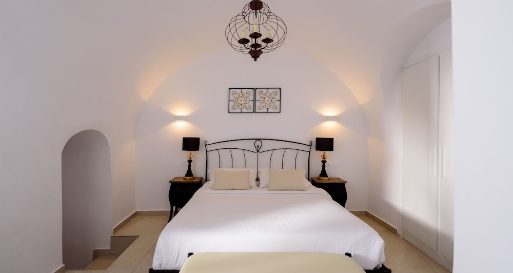 Apartment, Double Bed, Outdoor Jetted Tub، Kamares Apartments 3/6