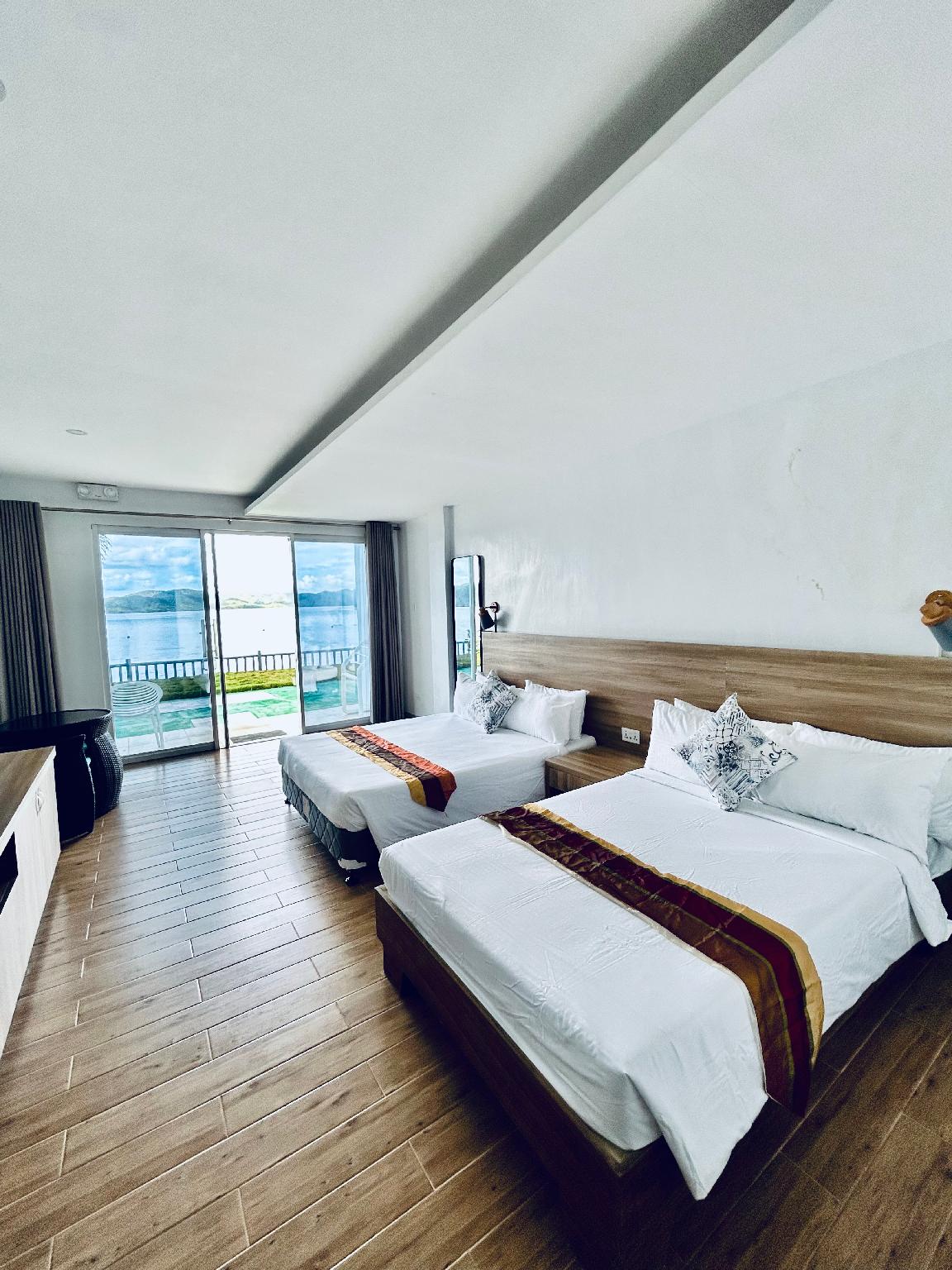 Deluxe, Twin Beds, Bay View
