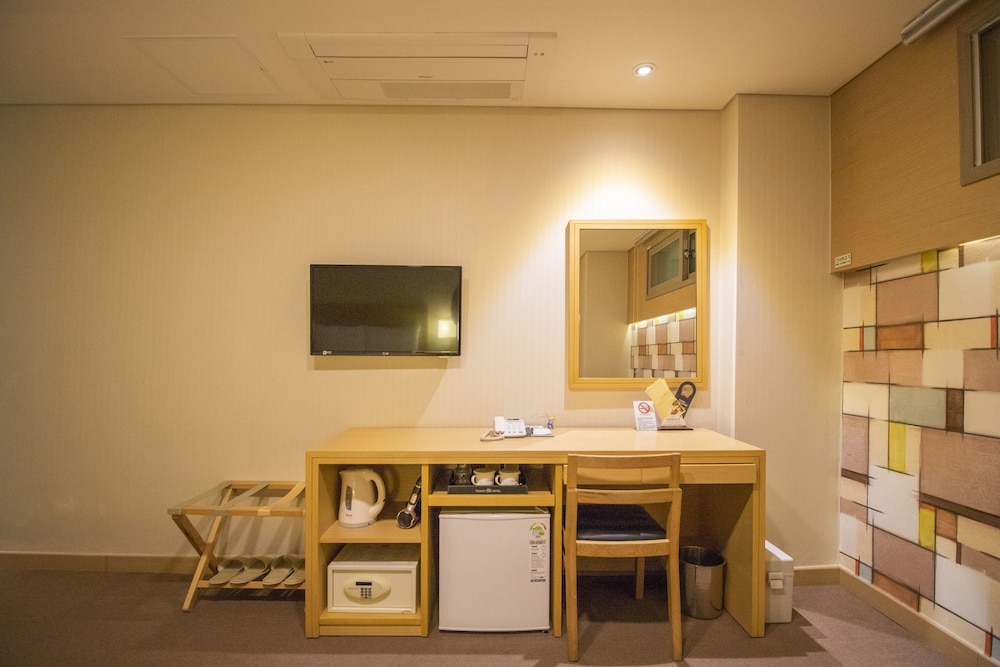 Tower Hill Hotel 44/48
