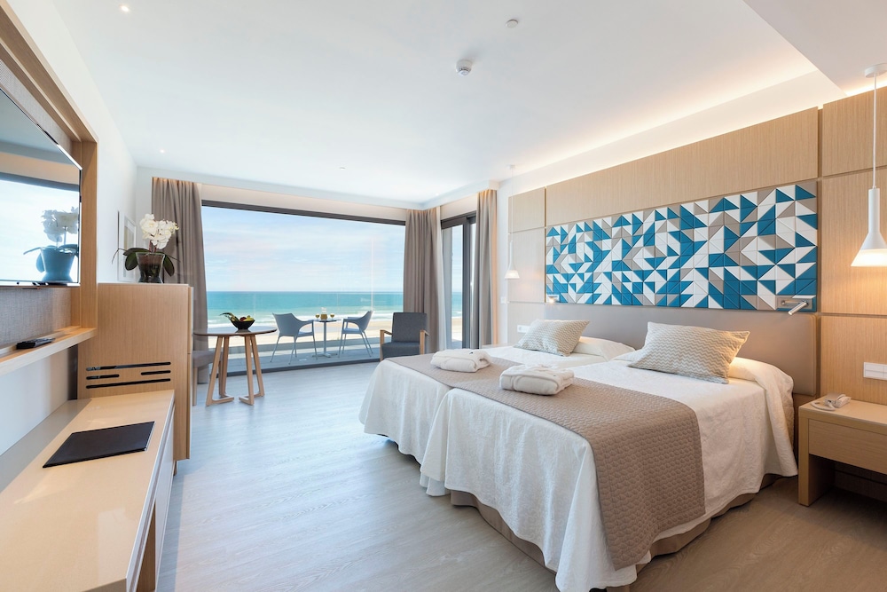 Junior Suite, Studio, Twin Beds, Sea View, Sofa, Balcony