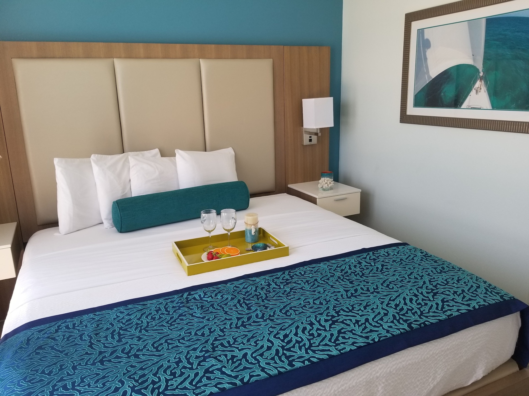 1 Bedroom, Queen Bed, Ocean Front, Sofa