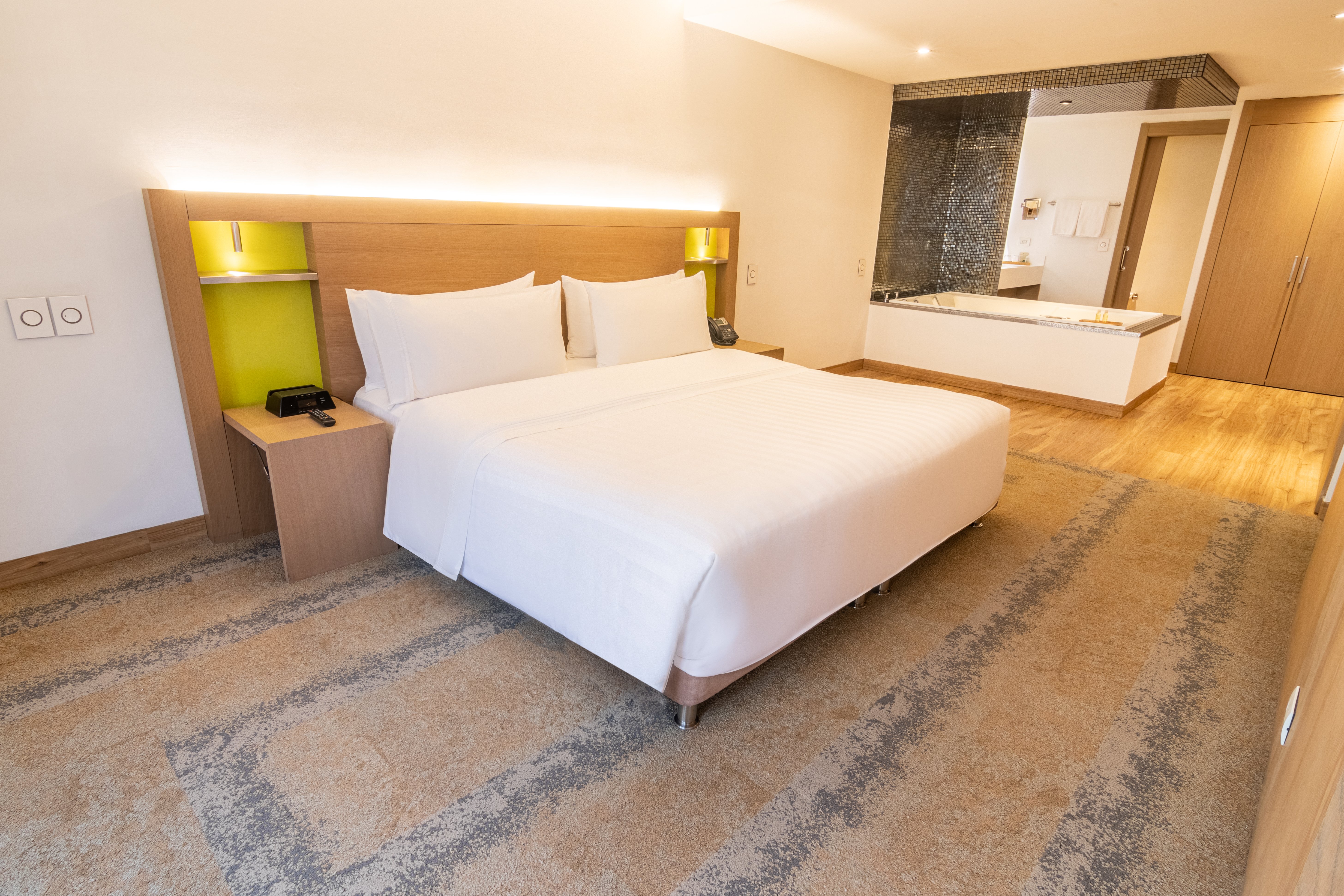 Junior Suite, Hot Tub