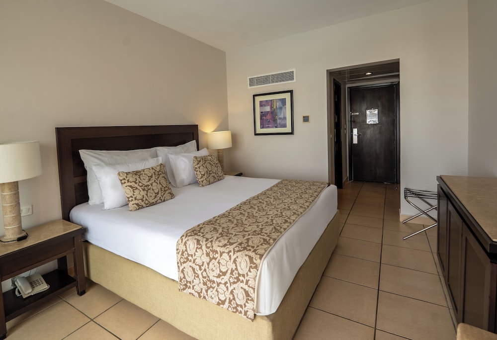 SUPERIOR, DOUBLE OR TWIN BED, POOL VIEW