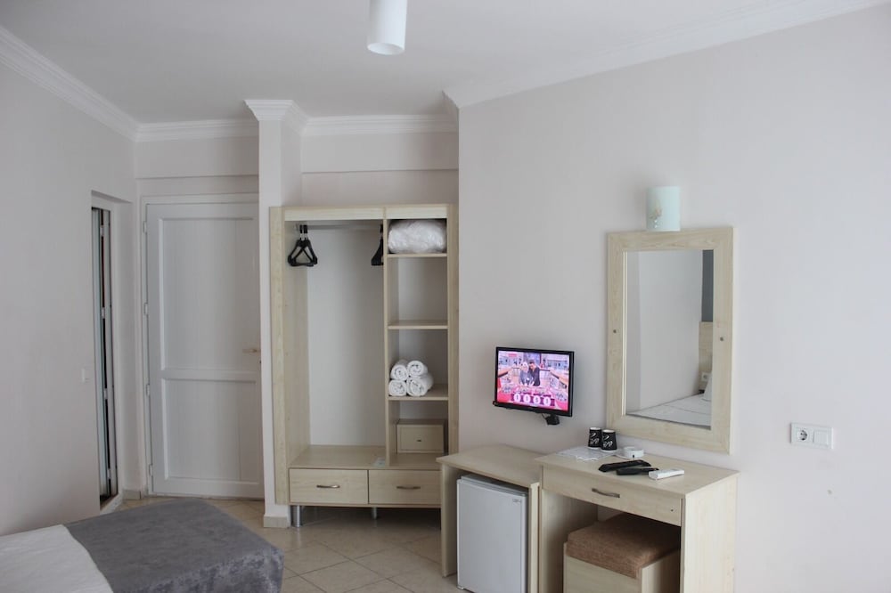 Viras Hotel 25/45