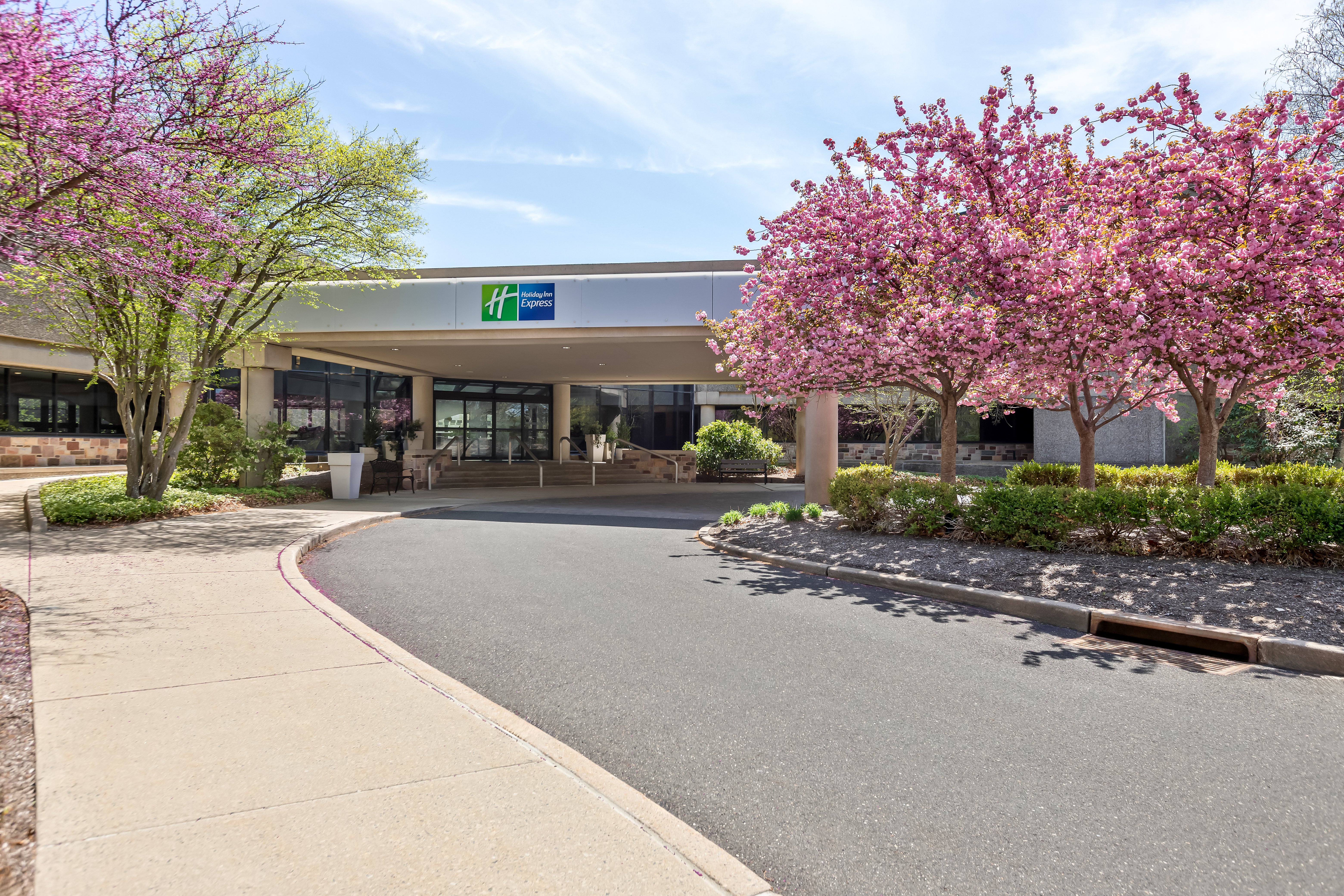 HOLIDAY INN EXPRESS PRINCETON SOUTHEAST 64/69