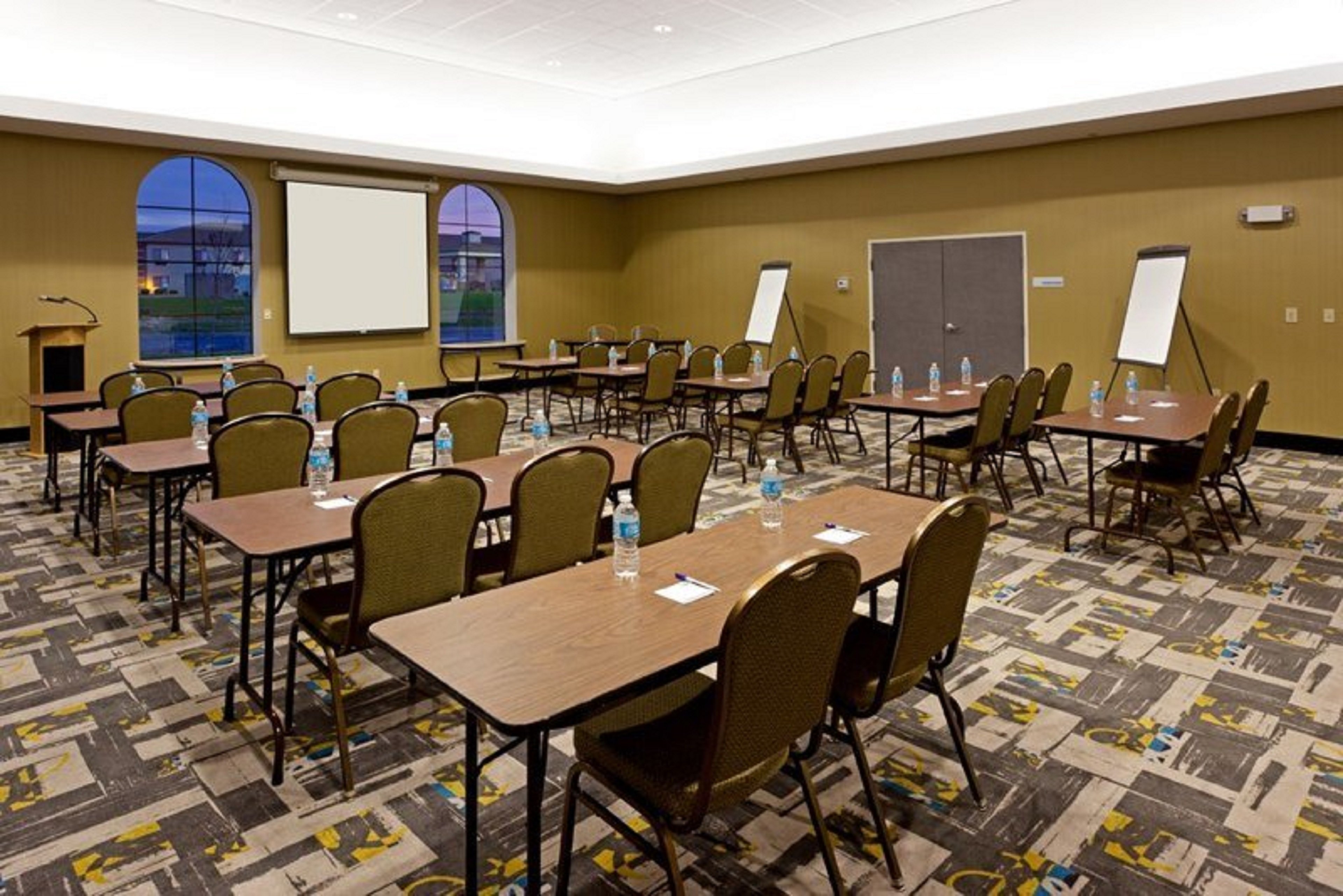Holiday Inn Express Hotel And Suites Batavia Darien Lake 51/54