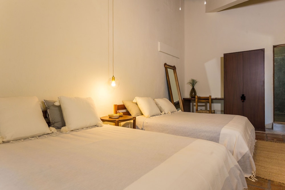 SUPERIOR, 2 QUEEN BEDS