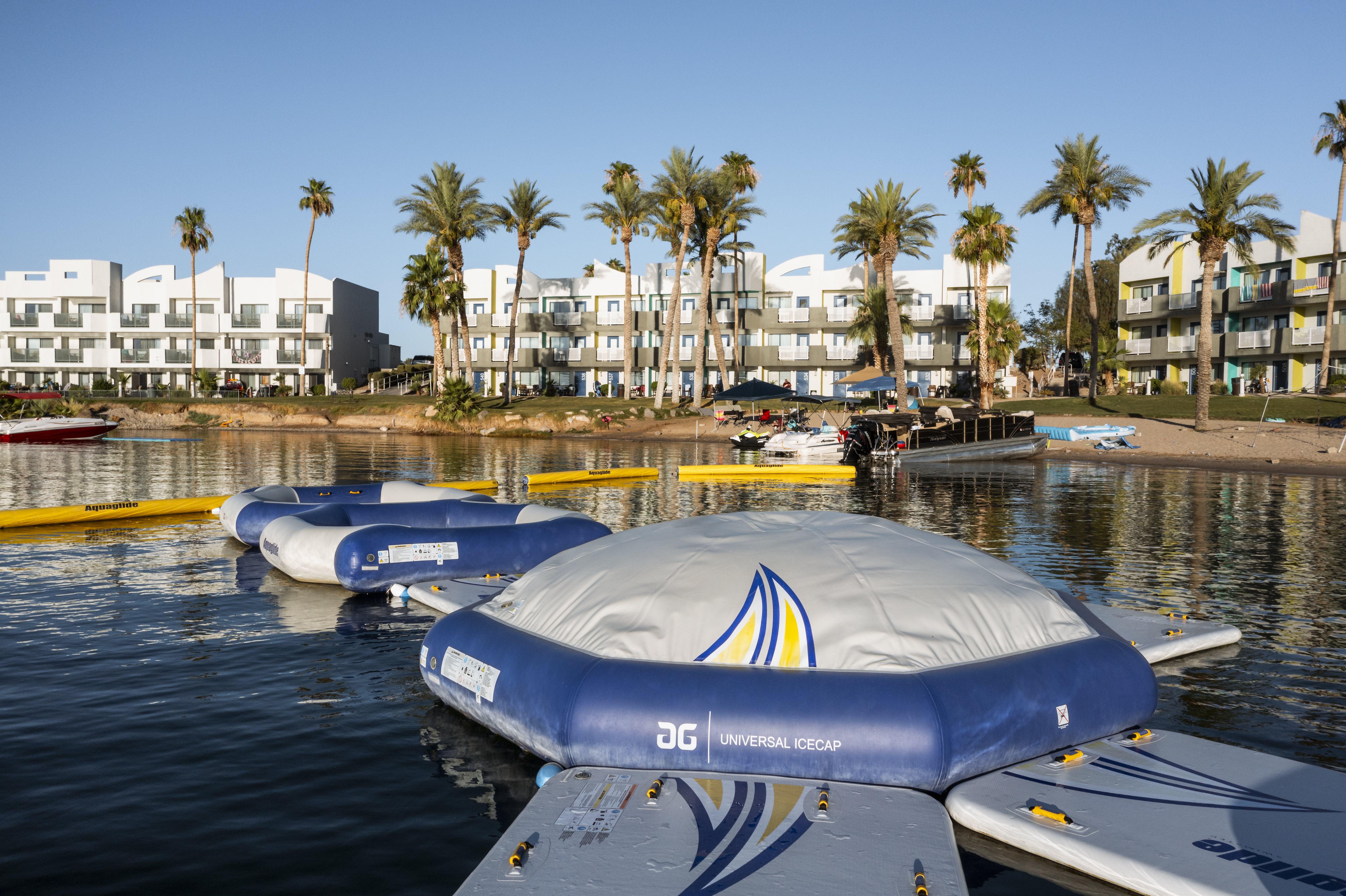 The Nautical Beachfront Resort 62/70
