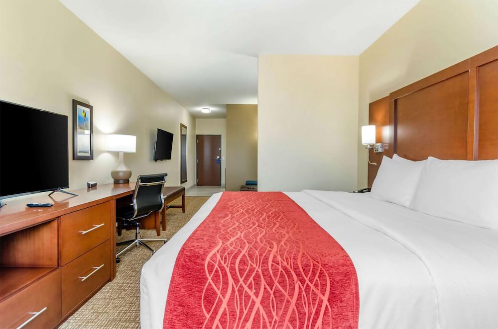 Comfort Inn & Suites Salina North 7/30