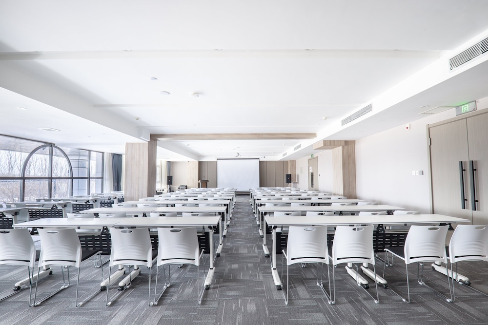 Holiday Inn Express Harbin Songbei New District 52/58