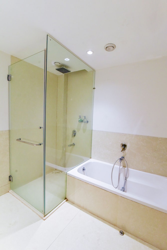 HOTEL EMERALD PARK-SHARANPUR 34/36