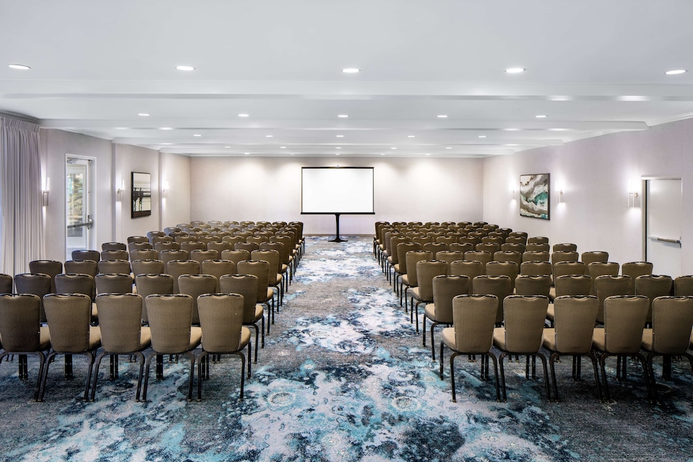 Hyatt Regency Newport Beach Hotel 66/75