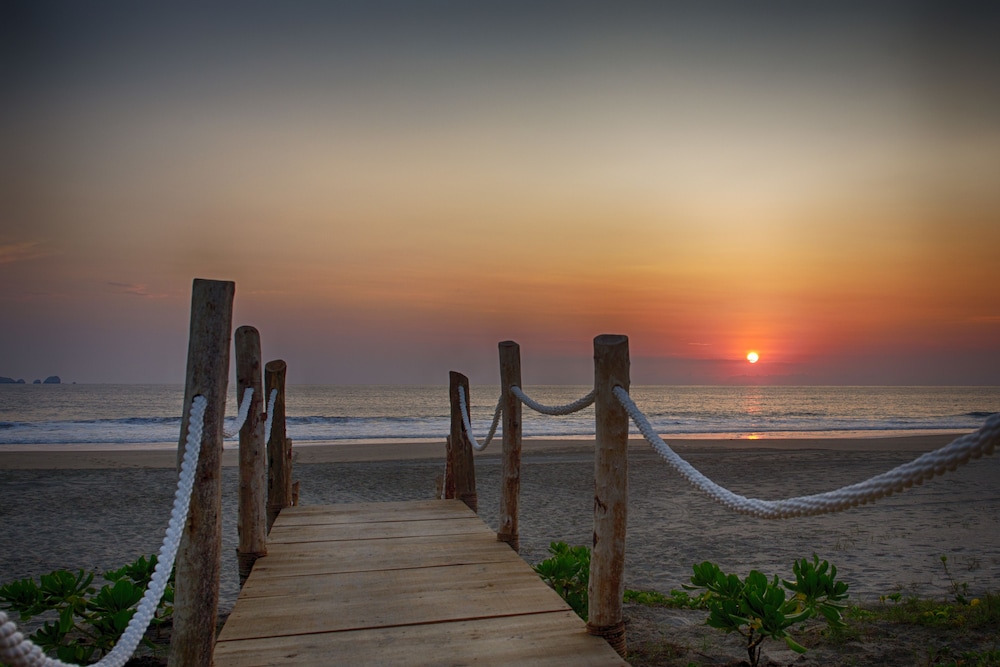 Marea Beachfront Villas 47/50