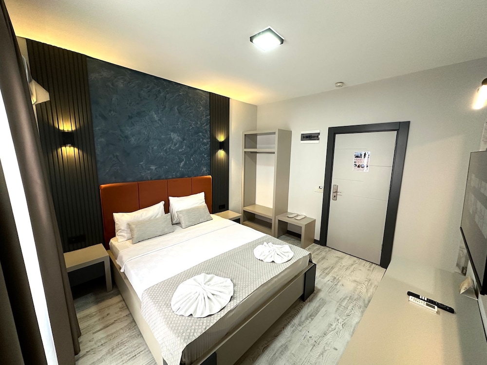 SUPERIOR, DOUBLE BED