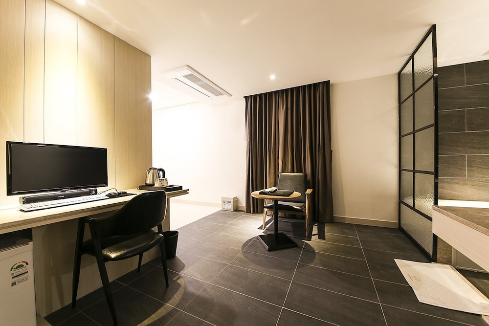 Central Person Hotel Pyeongtaek 22/33
