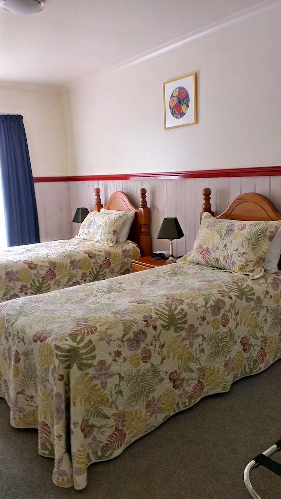 THE CRAYS ACCOMMODATION 7/46