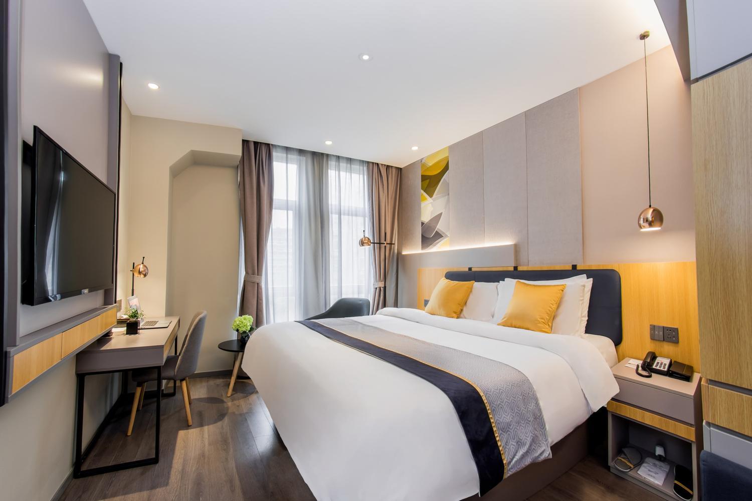 Superior, Queen Bed