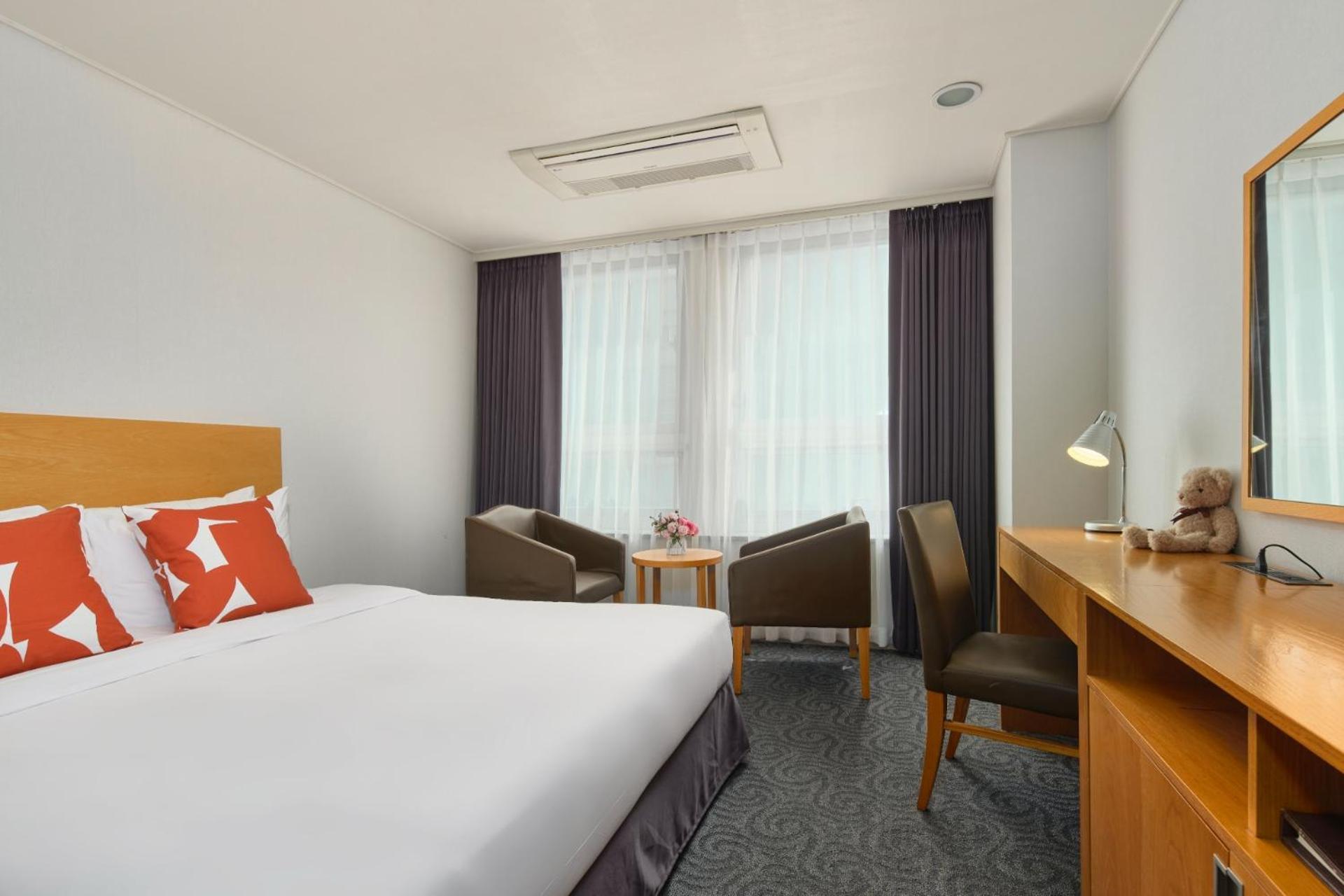جناح جونيور، Hotel Atrium Jongno 4/8