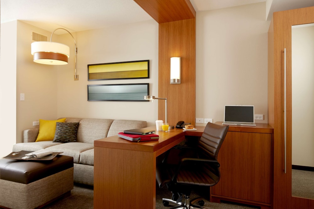 Hyatt Place Indianapolis / Fishers 62/69