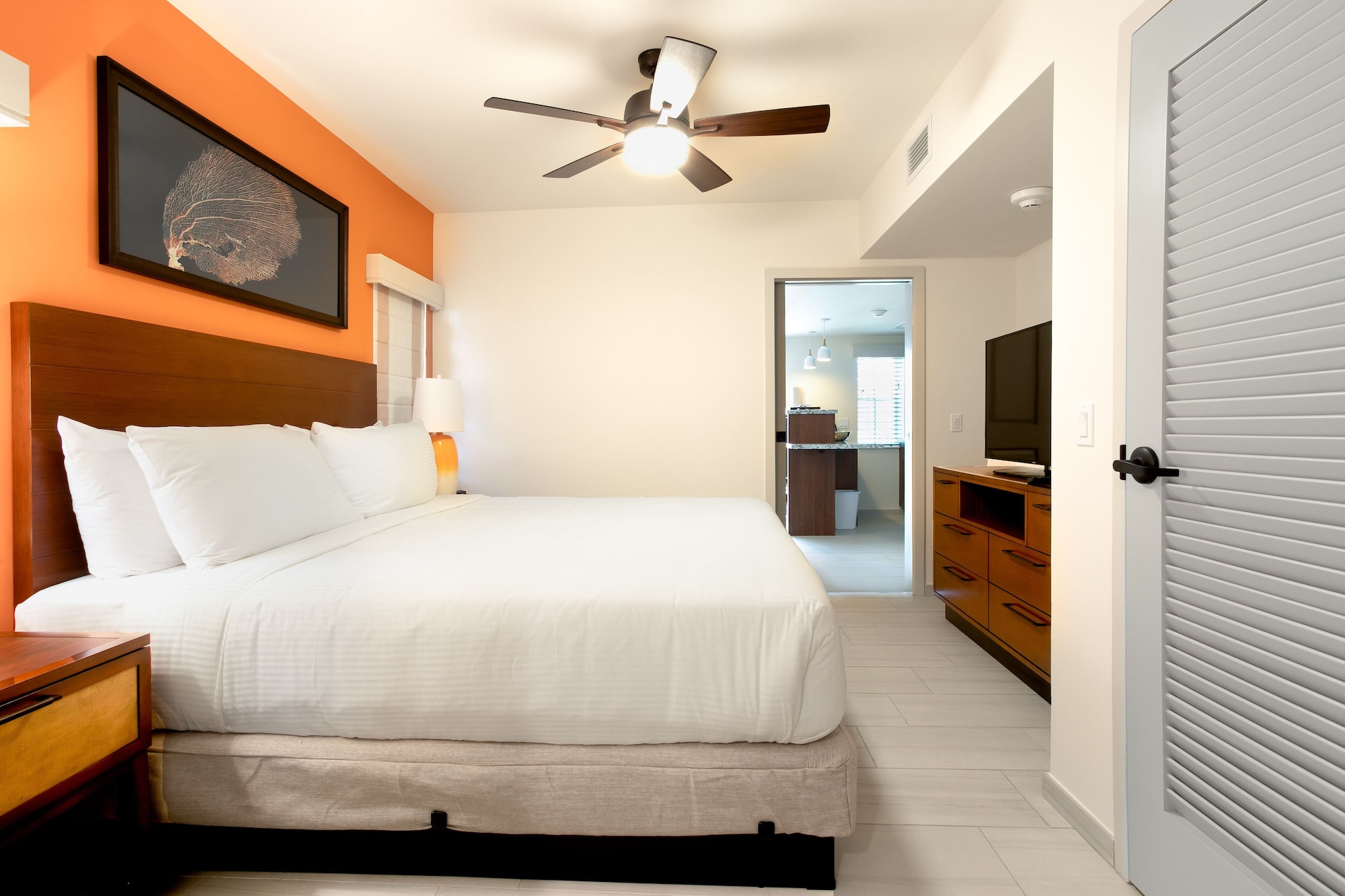 1 Bedroom, Suite, King Bed, Ocean Front