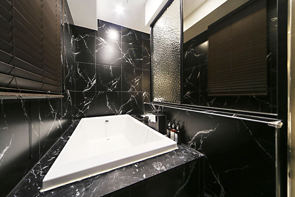 Masan Almond Hotel 41/43