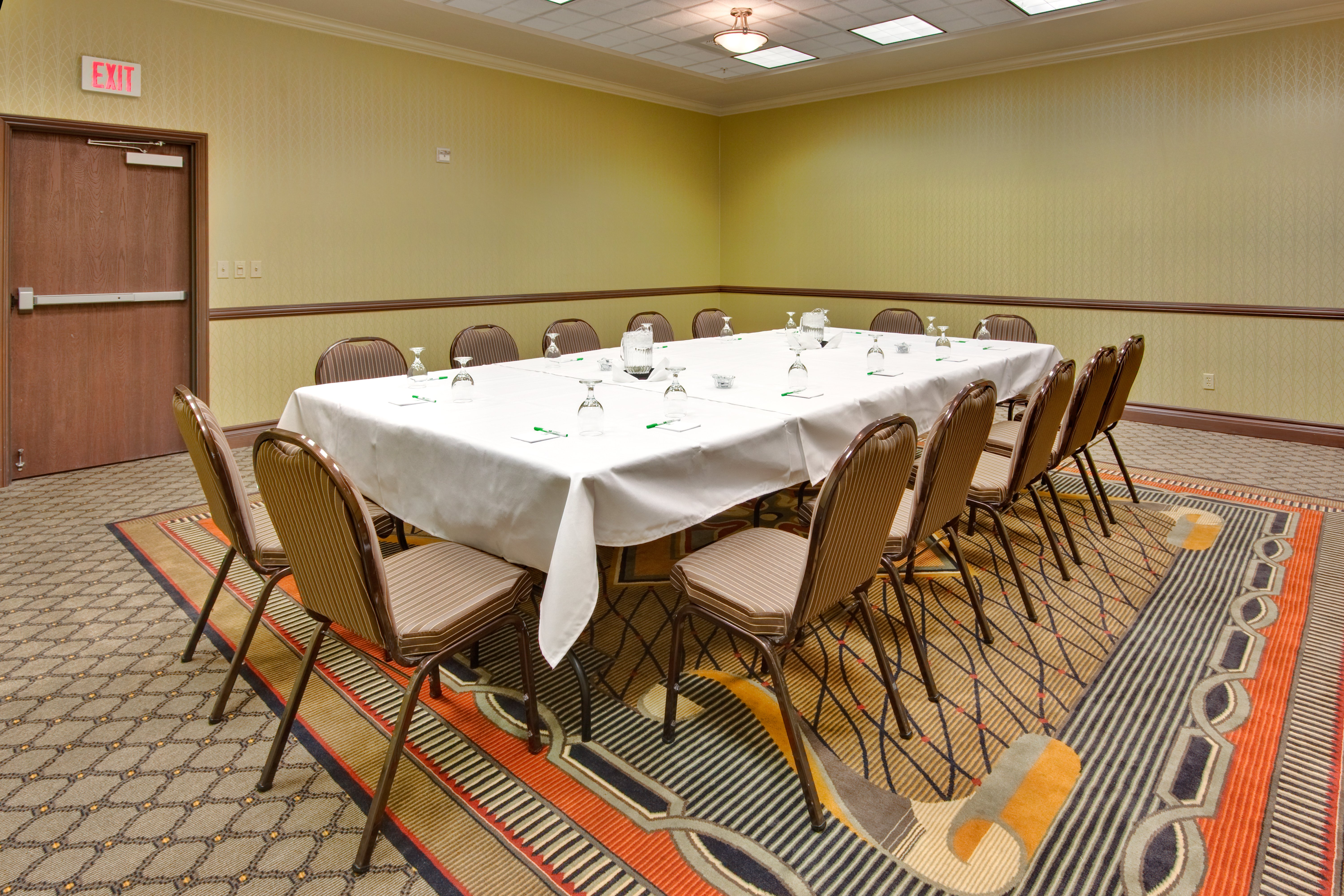 Holiday Inn Hotel Amp Suites Bakersfield North 42/57