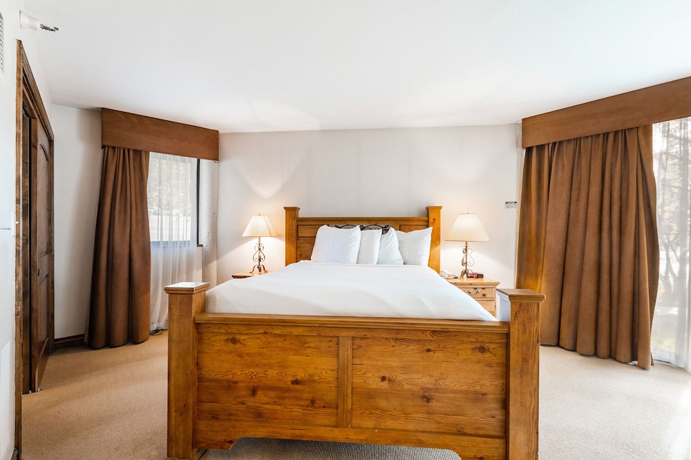 2 Bedrooms, Condominium, Queen and Twin Beds, Sofa