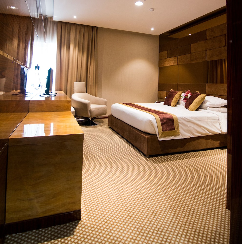 City Park Hotel Apartments 18/64