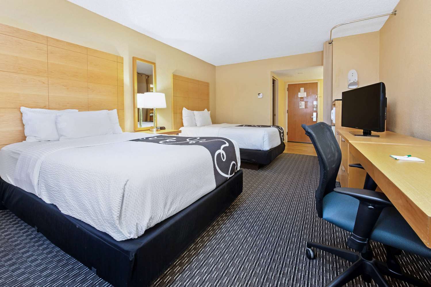 La Quinta Inn & Suites by Wyndham Coral Springs South 11/30
