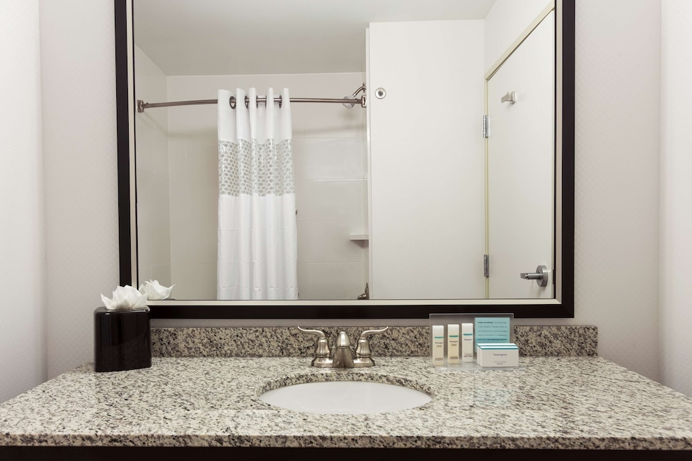 Hampton Inn Fairmont Wv 21/61