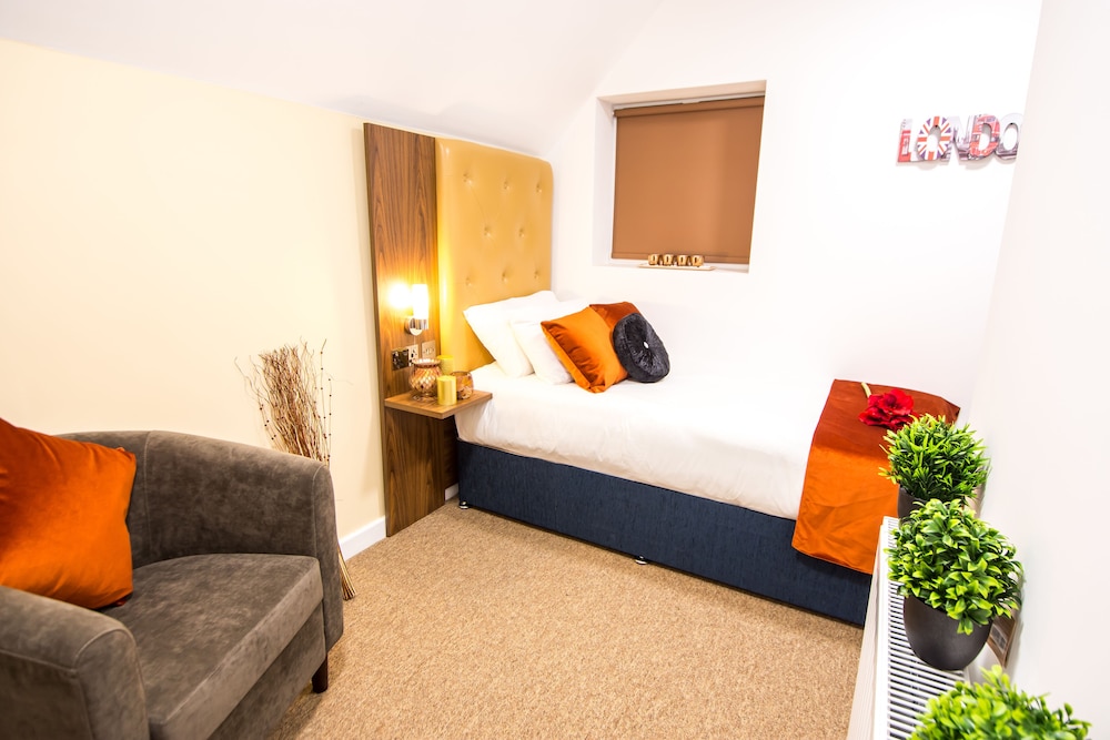 Trivelles Gatwick 15/36