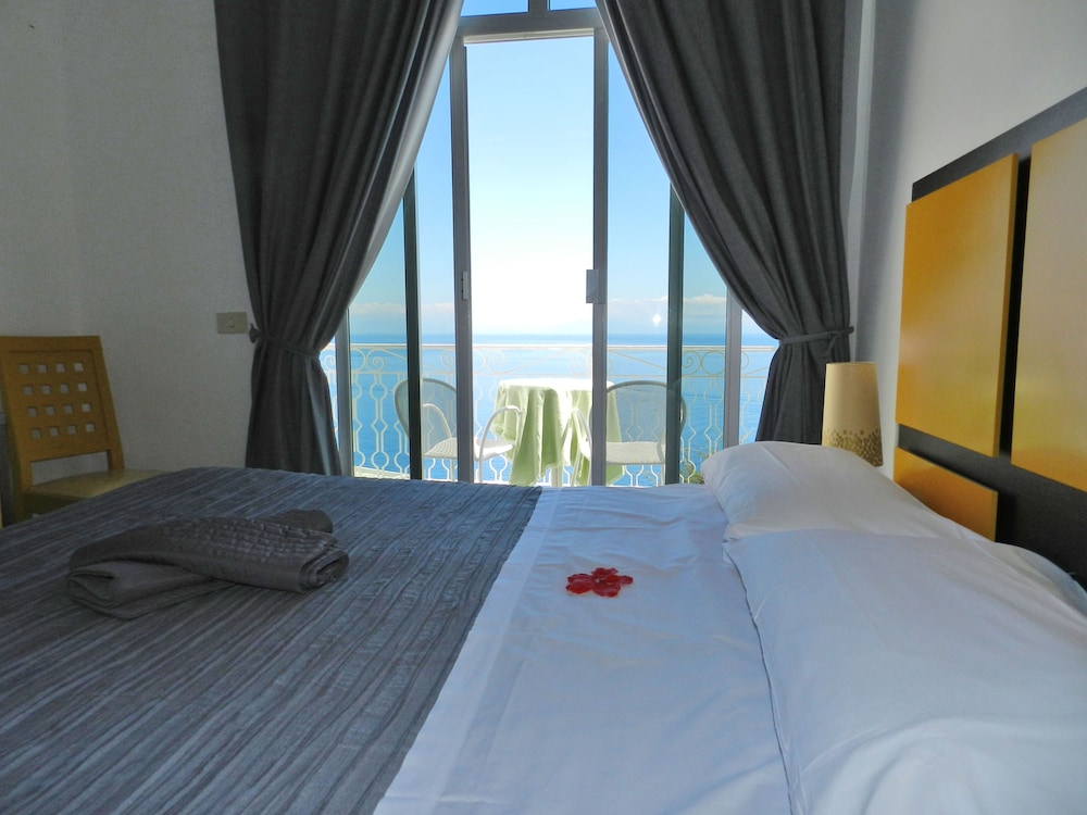 STANDARD, DOUBLE BED, SEA VIEW, BALCONY