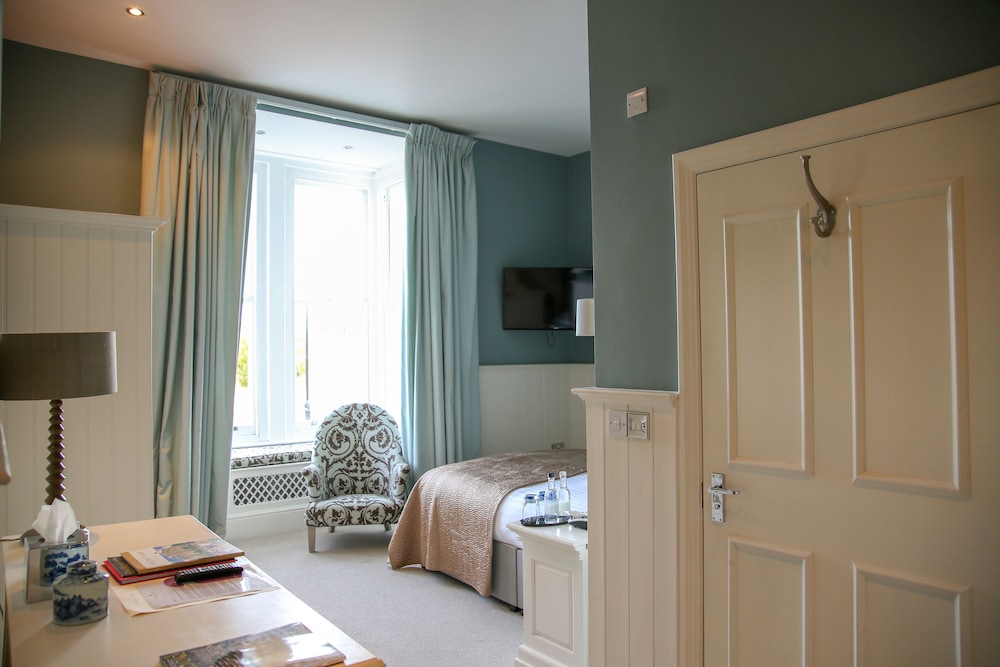 Bell Hotel 26/50