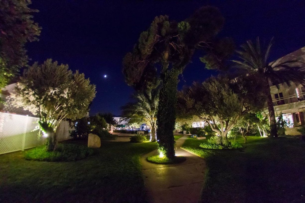 Marathon Beach Resort 67/72